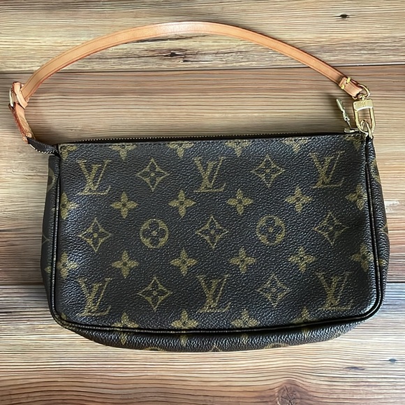 🎉HOST PICK🎉 Louis Vuitton Monogram Pochette Accessories